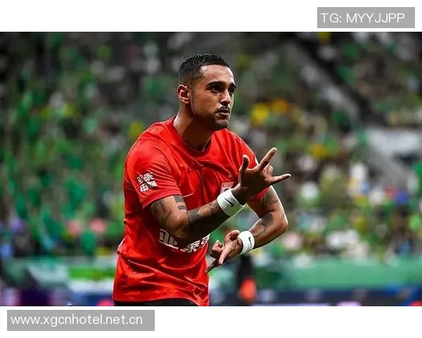 刘闻超带队海港在教学赛中以4-3逆转取胜莱昂纳多梅开二度助力球队